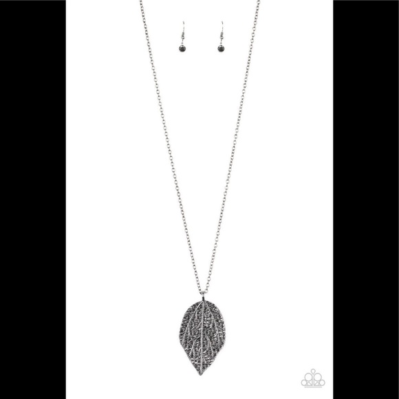 ✨3 for $10✨ Gunmetal leaf necklace